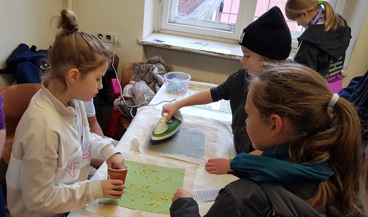 Experimente mit Hitze und Wachs