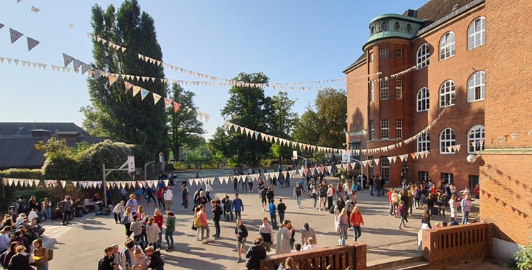 Wimpel in der Schule 2