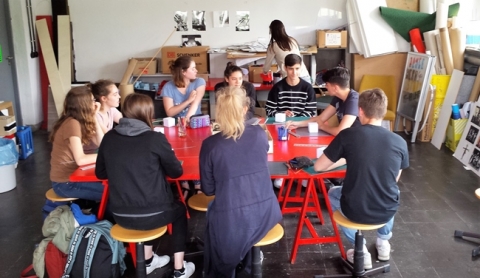 Workshop Dessau Anfertigung von Stühlen