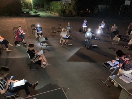 Chorprobe im Dunklen